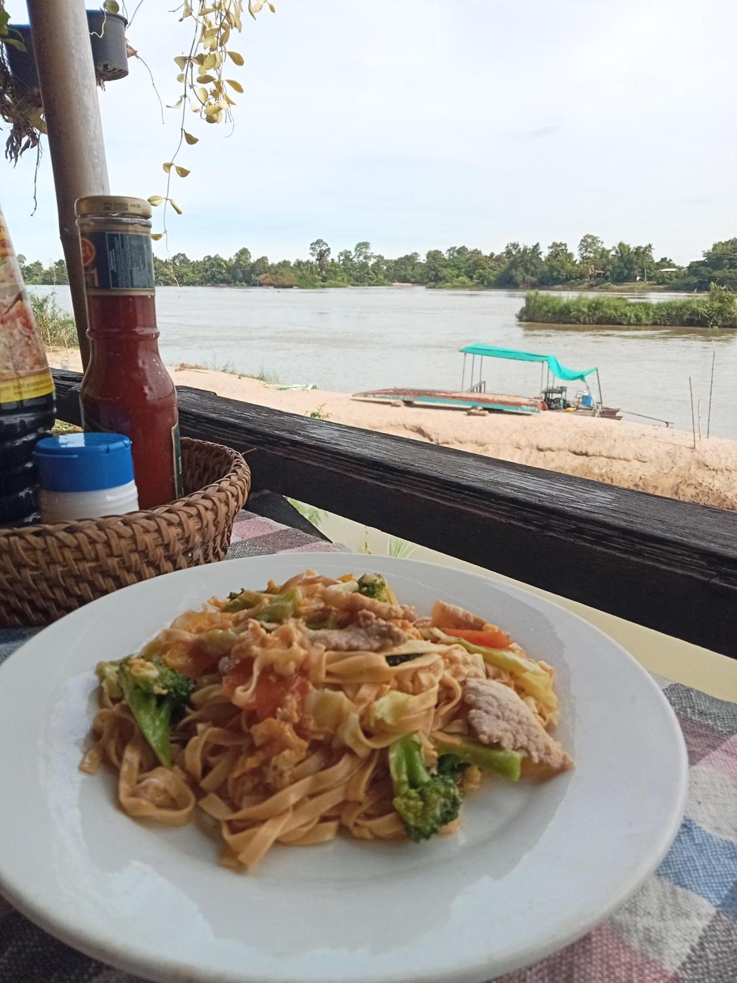 Champa Guesthouse Muang Khong Экстерьер фото